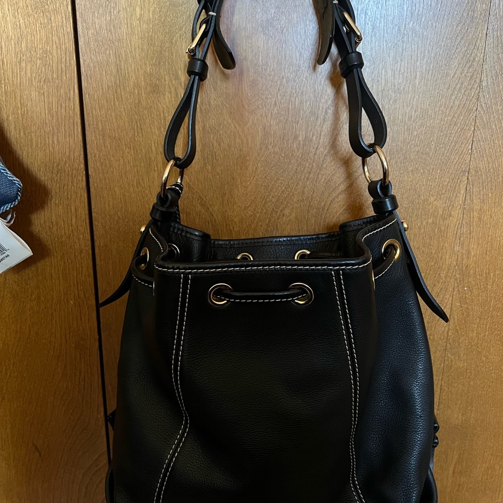 Black purse with gold hardware, good condition. - Picture 2 of 6